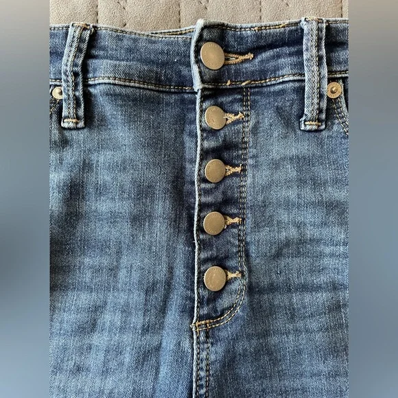 Universal Thread High Rise Jeans - Picture 3 of 7